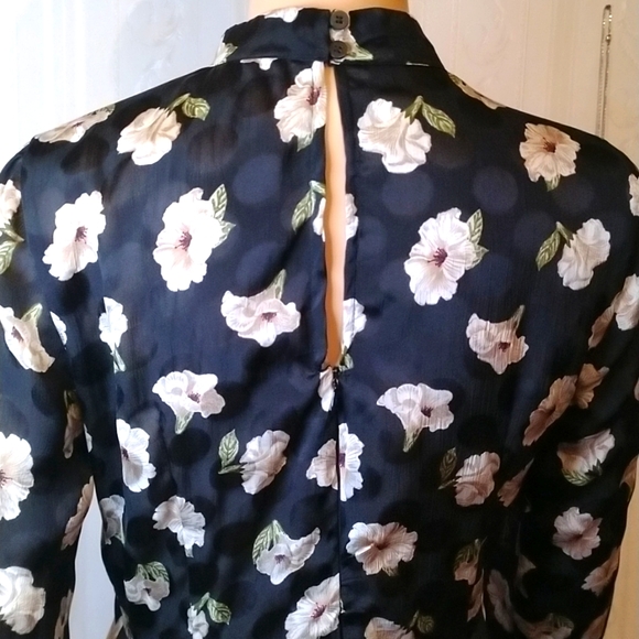 Flattering Zara 2 toned black flowered dress with collar and long button sleeves - Picture 9 of 12